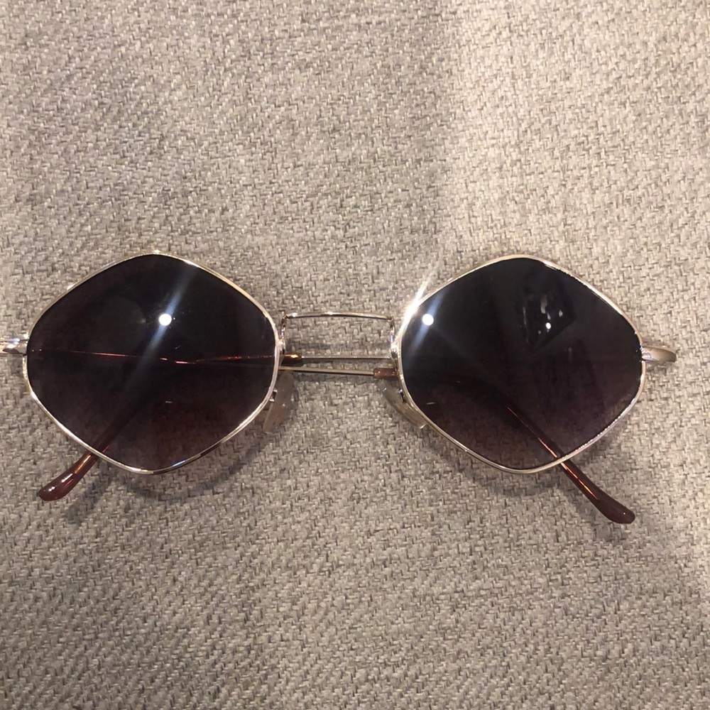 Super cute sunglasses - Picture 2 of 3